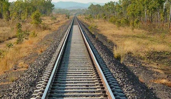 landslide in howrah burdwan main lines, trains running slowly gnr