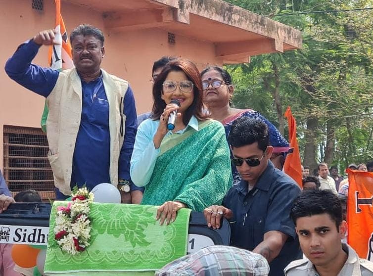 rachana banerjee election campaign at hooghly