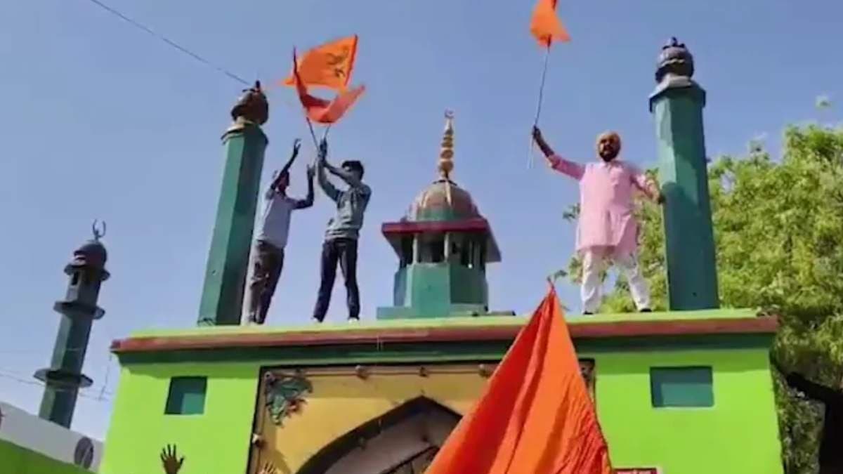 UP Men climb muslim dargah during ram navami procession
