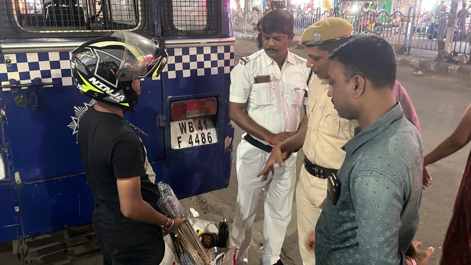 kolkata police seized huge amount of illegal firecrackers before kali puja_gnr