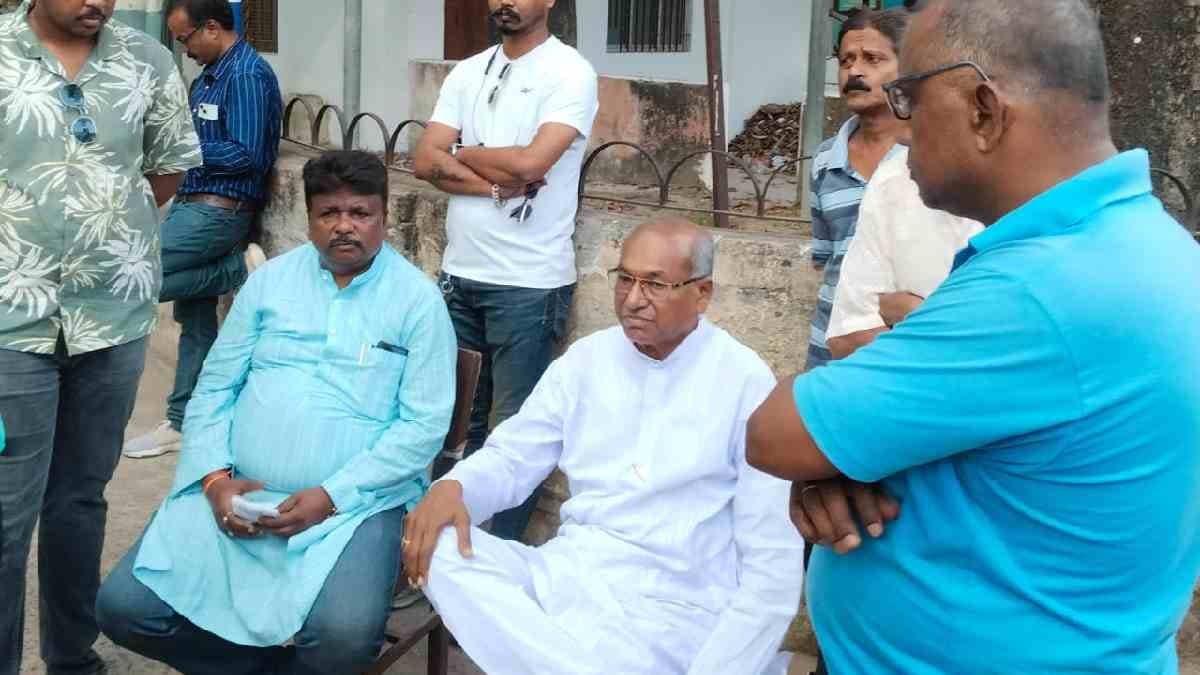 Four Injured in Massive Fire at Chandannagar 