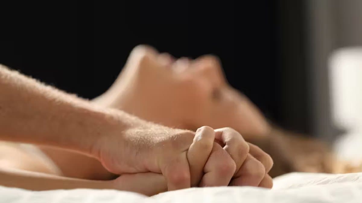 Son finds out about the extra Marital Affair of his mother with his own friend