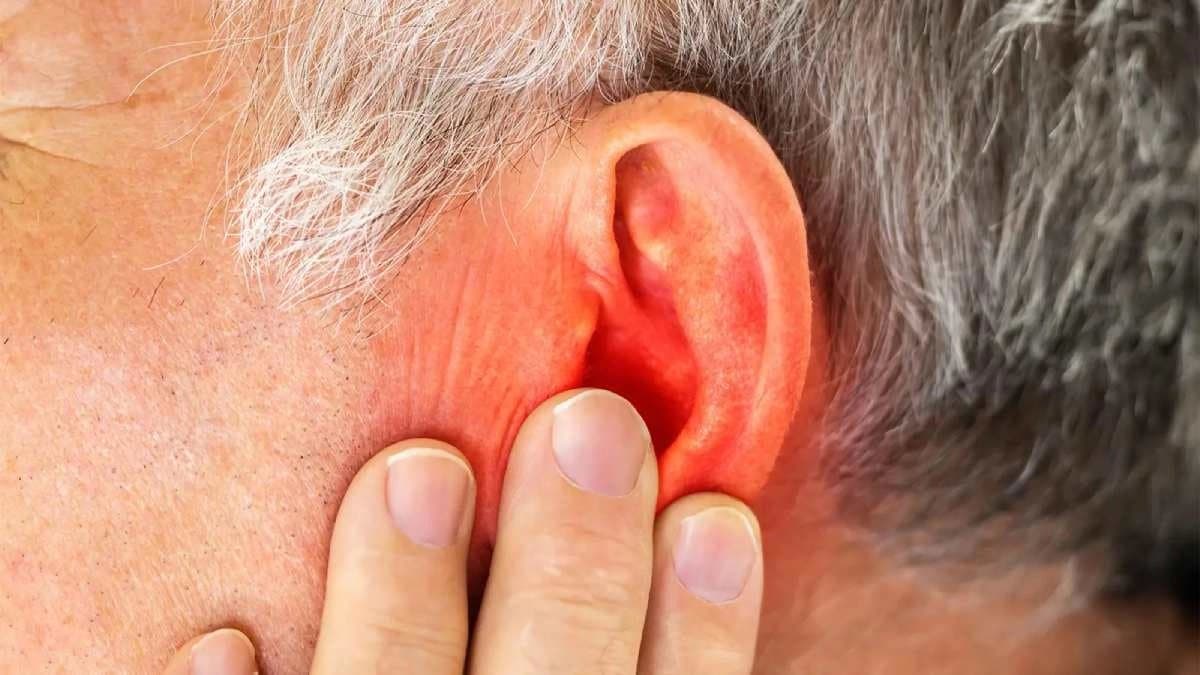 Ear buds and Headphones can increase risk of possible ear infection