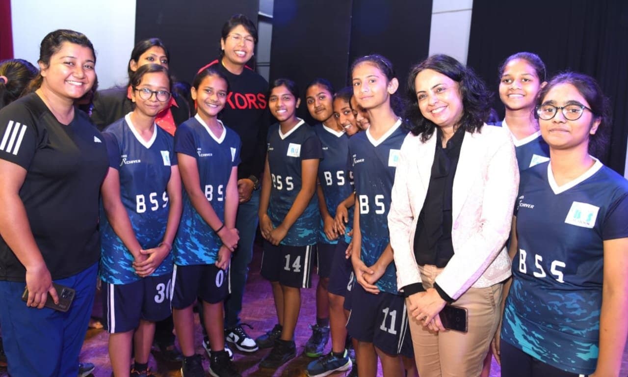 School activation programme of TSK 25K with Jhulan Goswami 
