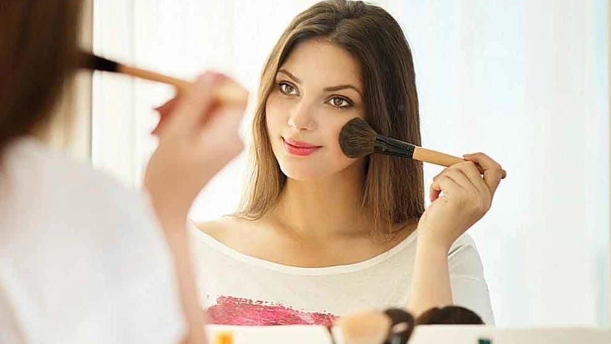 Research confirms men tend to find women more attractive when they wear less makeup 