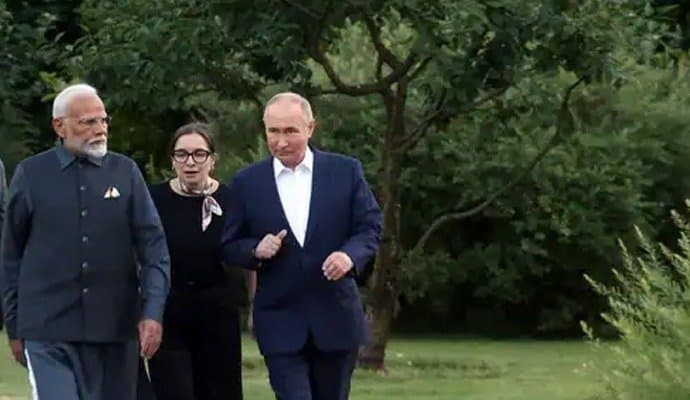 Modi-Putin Moscow Meeting: মোদি-পুতিনের একান্ত সাক্ষাতের সঙ্গী, কে এই রহস্যময়ী মহিলা?