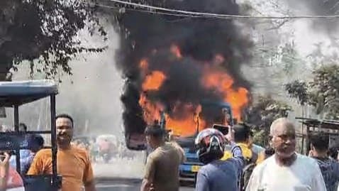 Fire Breaks Out on Moving Bus Four Injured