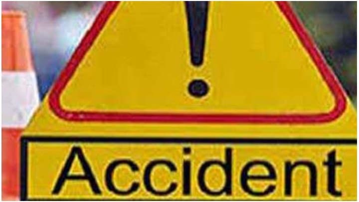 Car collides with dumper on Kalyani Expressway