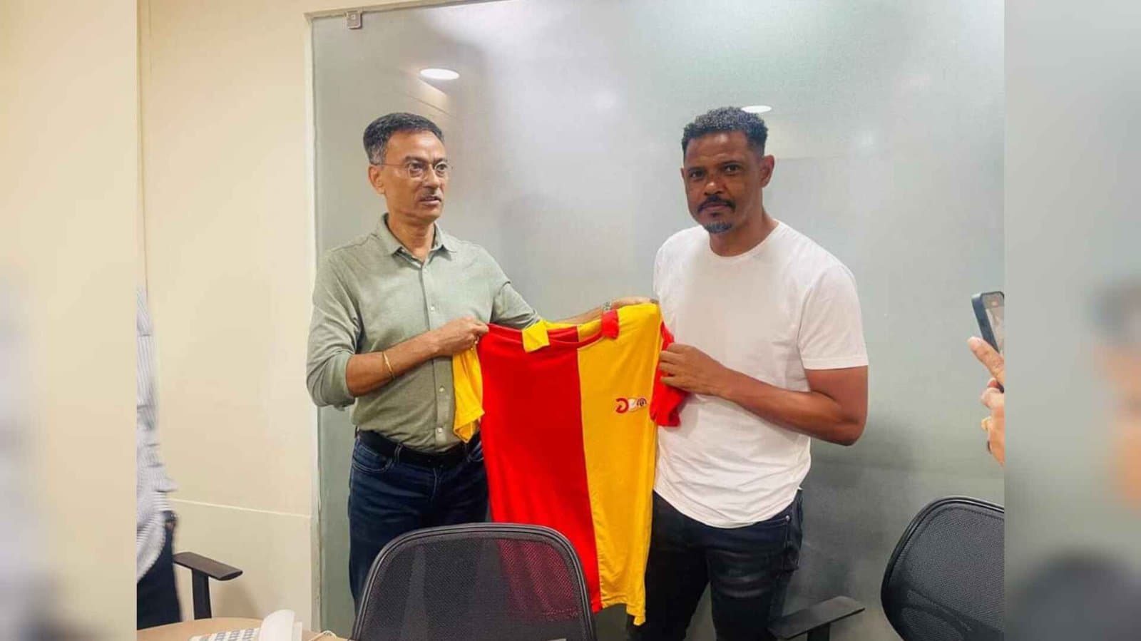 Jose Barreto visits East Bengal club, amazed to see club archive spt 
