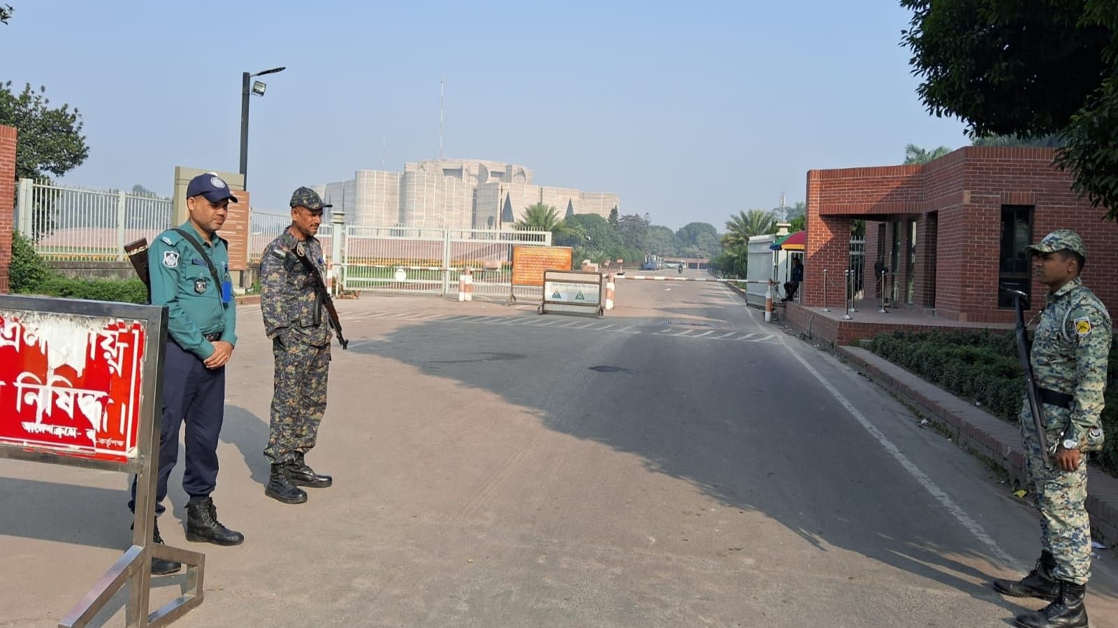 Pm sheikh hasina cast her vote in Dhaka 