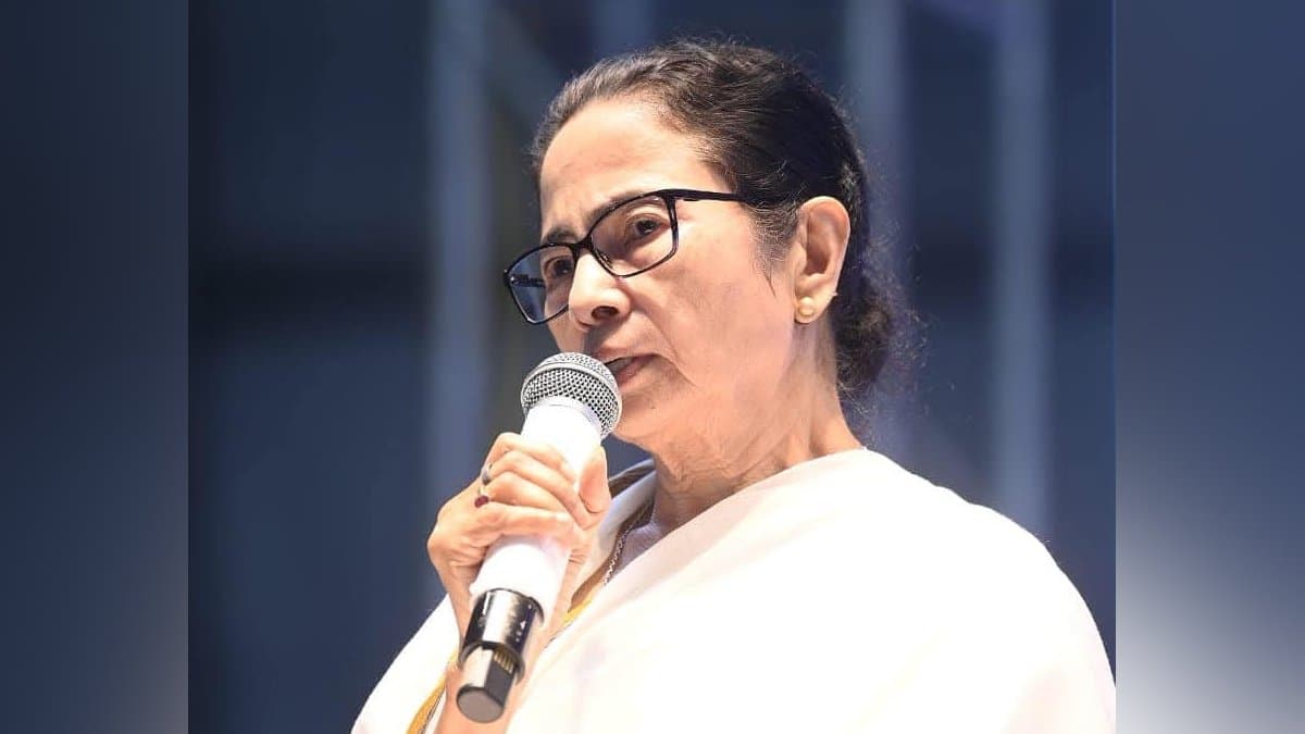 CM Mamata Banerjee meeting with doctors announces salary hike for doctors gnr