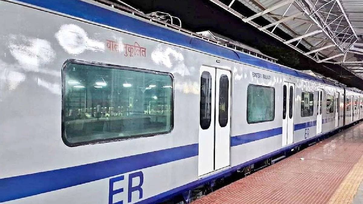  2500 passengers on ranaghat sealdah ac local on first day