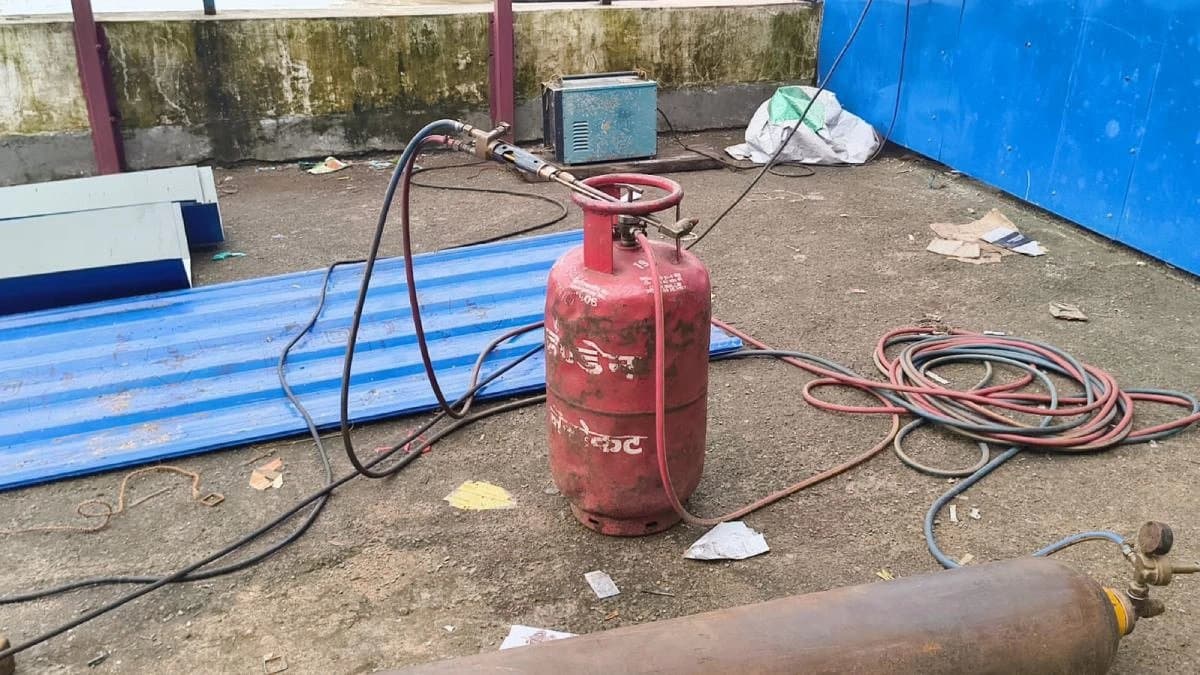 Konnagar Municipality halted construction work which was using domestic gas cylinder