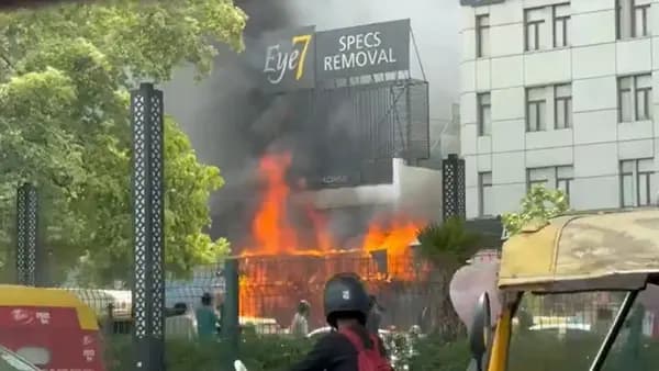 Massive fire breaks out at Delhi’s eye hospital