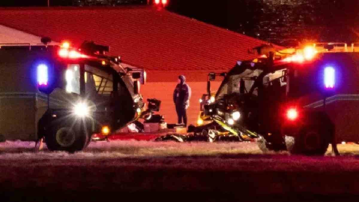 Small plane crashes into california neighbourhood