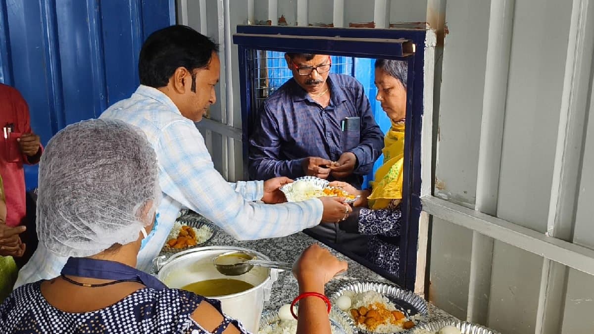 Maa Canteen start at Imambara District Hospital