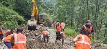 1,200 tourists stuck in sikkim rescue operation starts