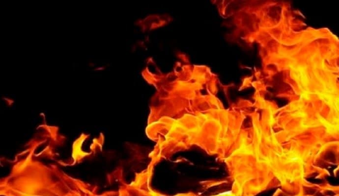 fire breaks out plastic godown in howrah