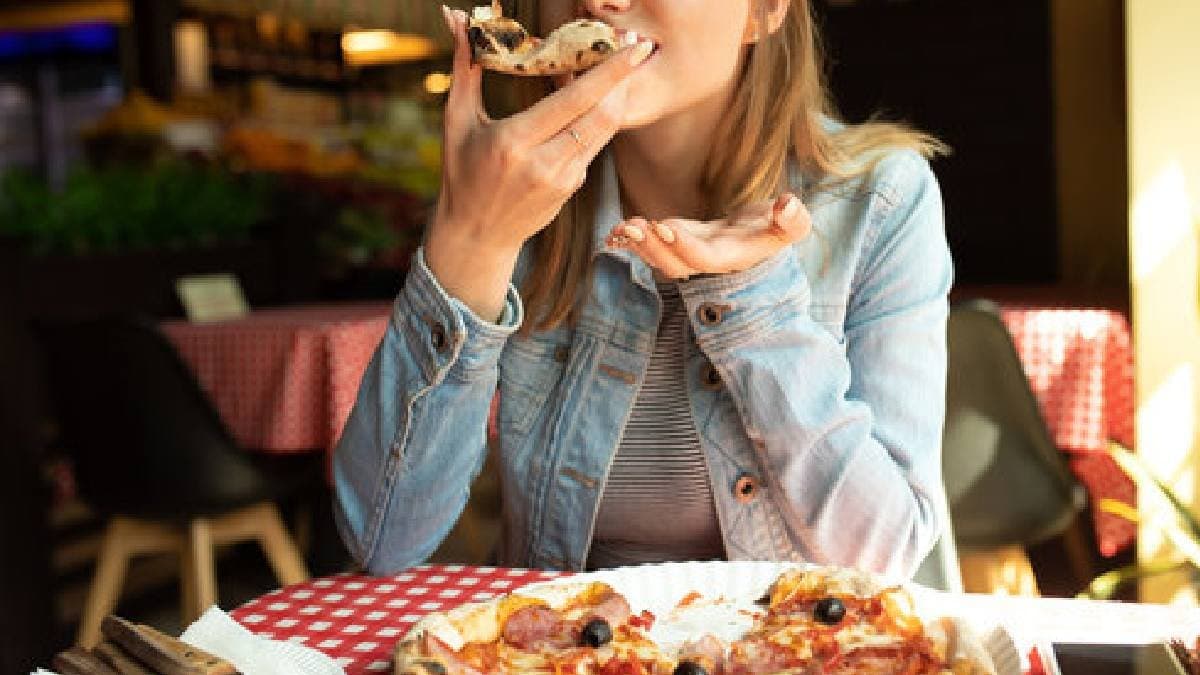 Woman Hasn't Eaten At Home In 10 Years