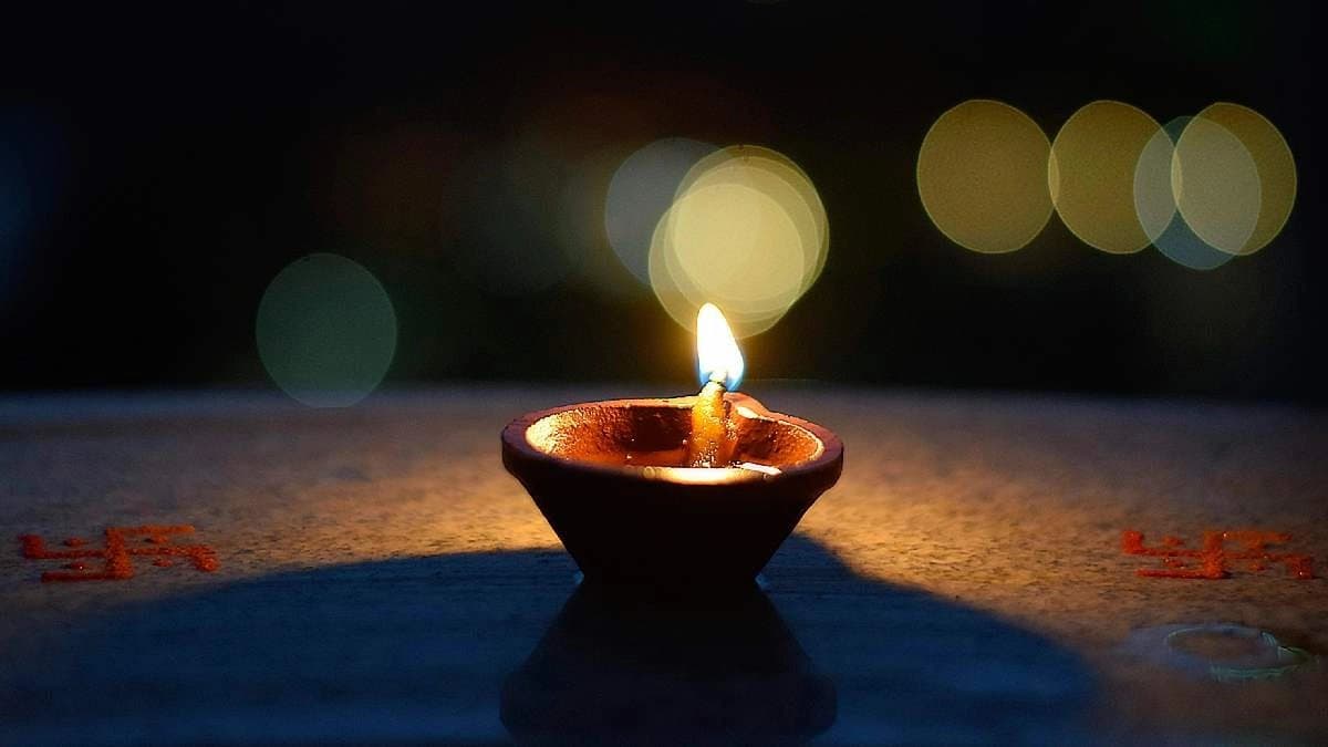 What is the significance of Akash pradeep during Diwali