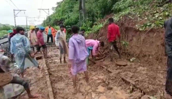 Landslide in Maharashtra's Ratnagiri bus accident raigad gnr 