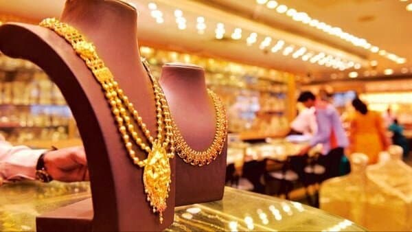 Gold Rate Falls In India Check 22, 24 Carat Gold Price In Your City On November 6 gnr 
