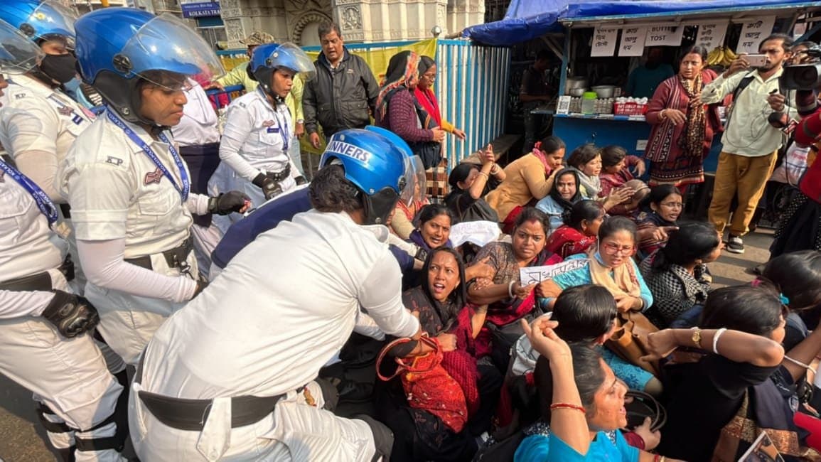 Non bailable case registered against uper primary job protesters 