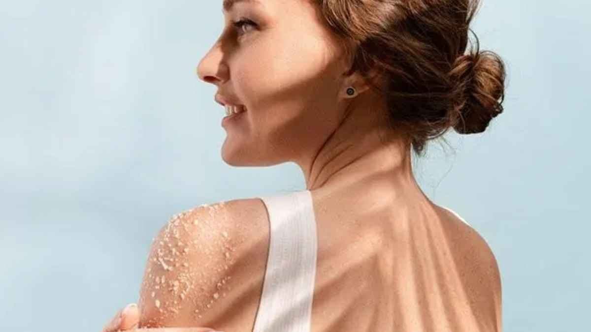  this home made natural body scrubber made by sugar can clean your skin make your skin tone bright and shiny lif 