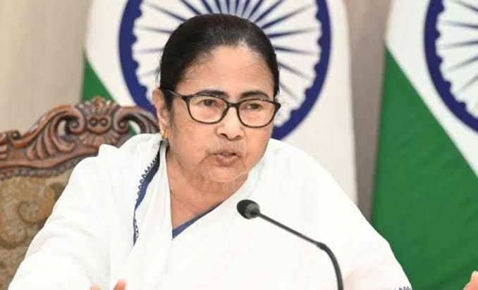 Mamata Banerjee in talks with Arvind Kejriwal's Wife