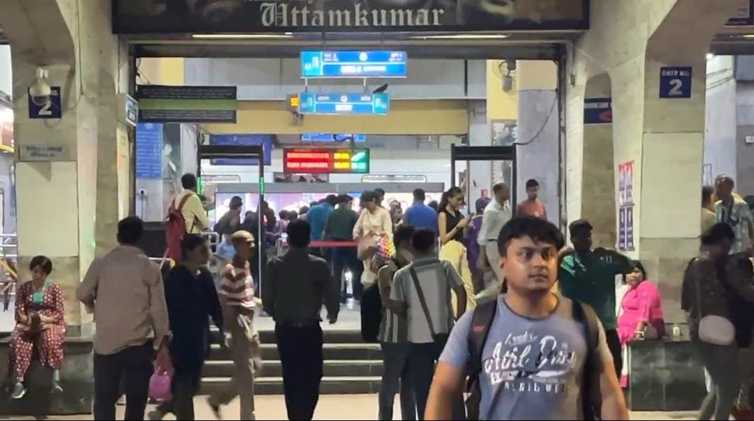 Kolkata metro fire in a pillar 