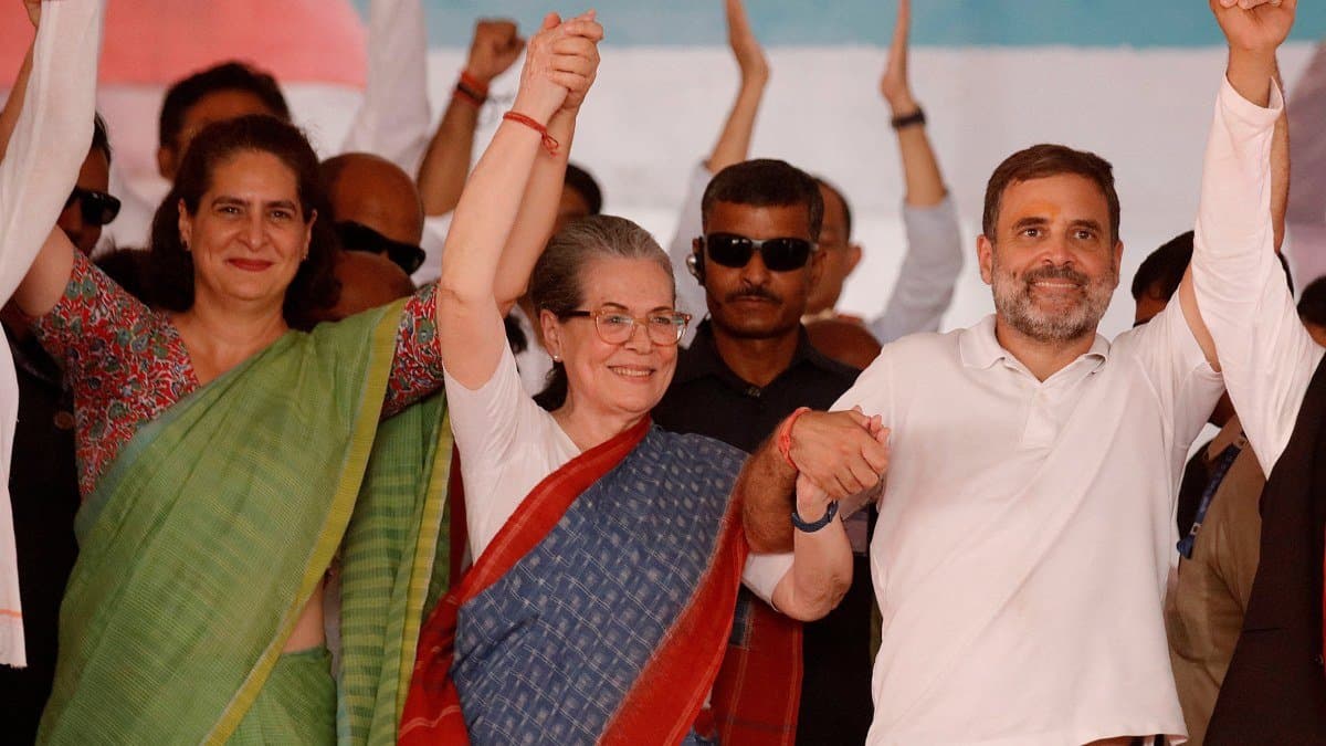 গান্ধী পরিবার ছাড়া আর কোন ভারতীয় পরিবার থেকে একাধিক সাংসদ পেয়েছে দেশবাসী