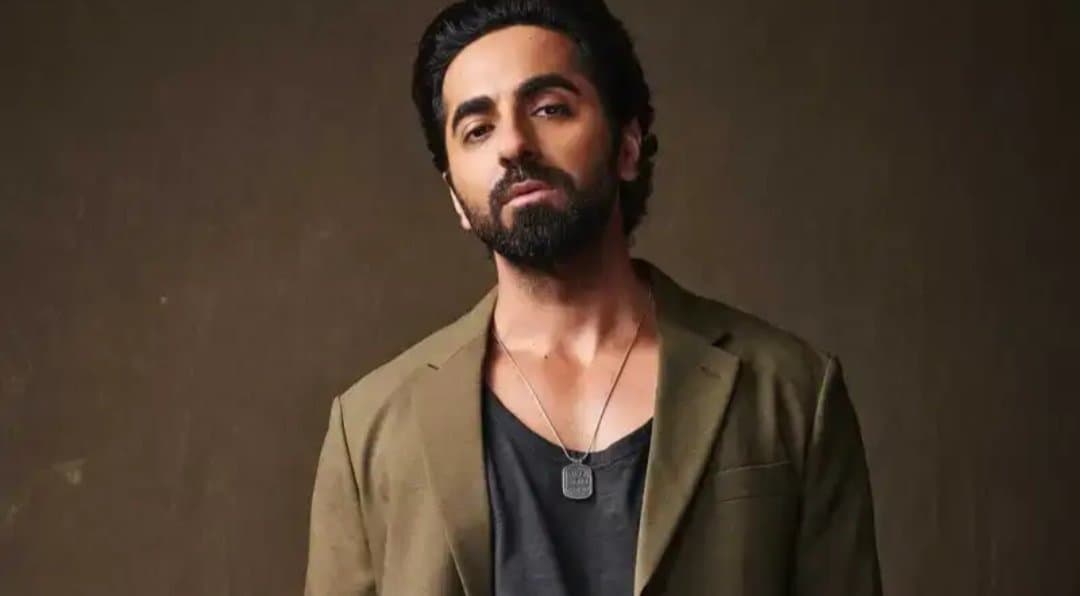 টকটকে লাল চোখ, ঠোঁটের কষ থেকে চুঁইয়ে পড়ছে নররক্ত! ভূত চতুর্দশীর আগে 'নরপিশাচ' আয়ুষ্মানের 'রক্তাক্ত ঘোষণা'