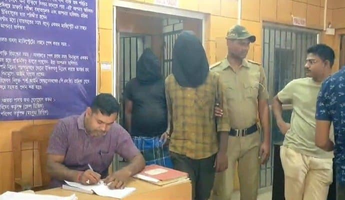 two arrest from murshidabad with illegal weapons