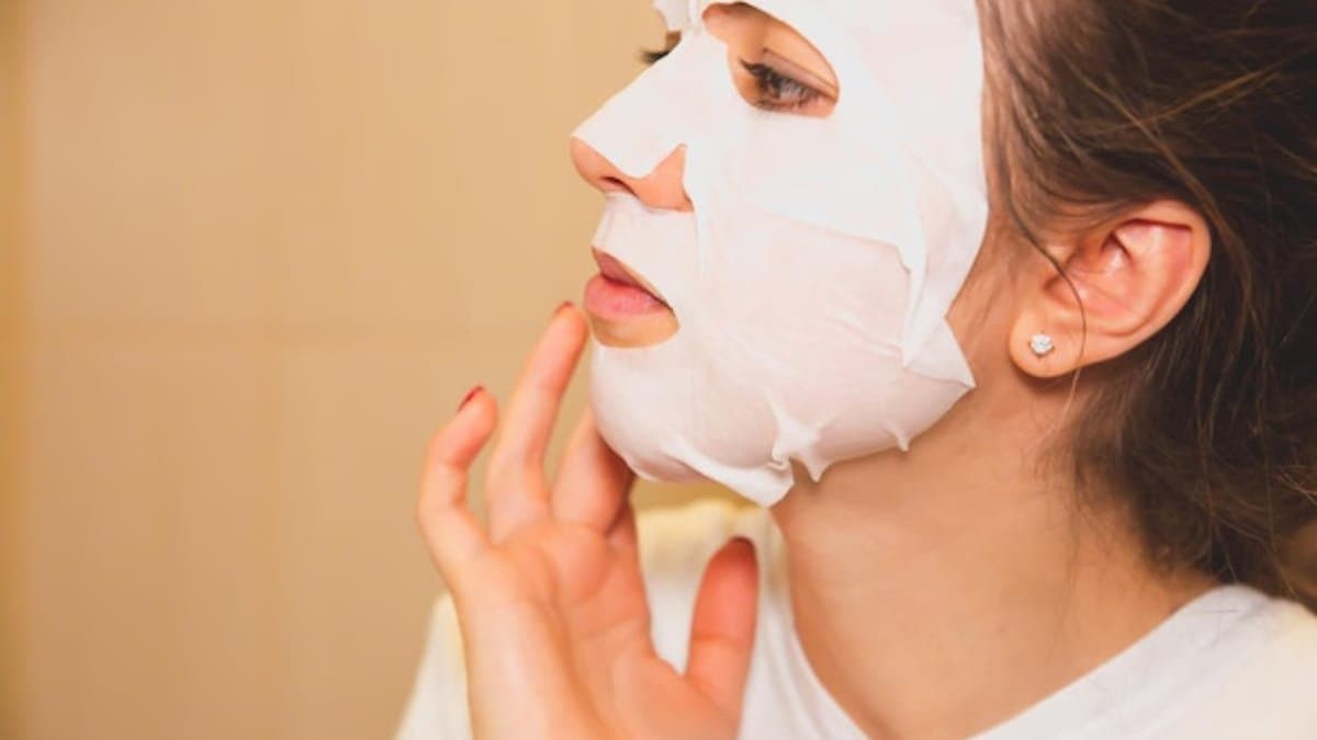 this home made remedy can prevent sun tan and black spots of hand feet and neck also lif