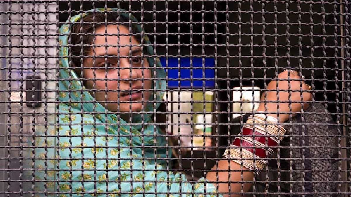 Relief for CRPF jawans Pakistani wife deportation from India postponed at the last minute 