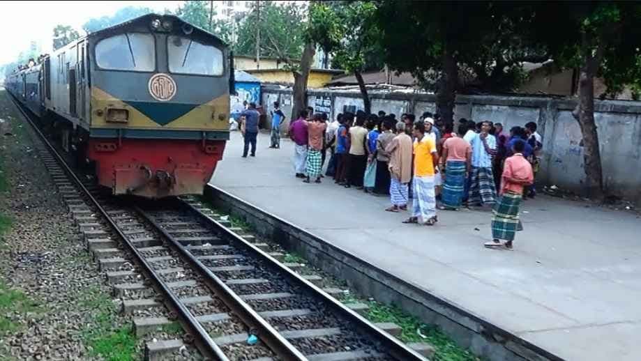 Bangladesh boy recording video with friends hit by train