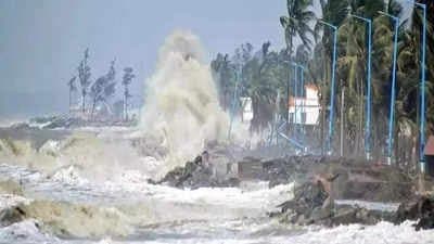 after landfall in odisha cyclone dana heading towards chhattisgarh, madhya pradesh gnr
