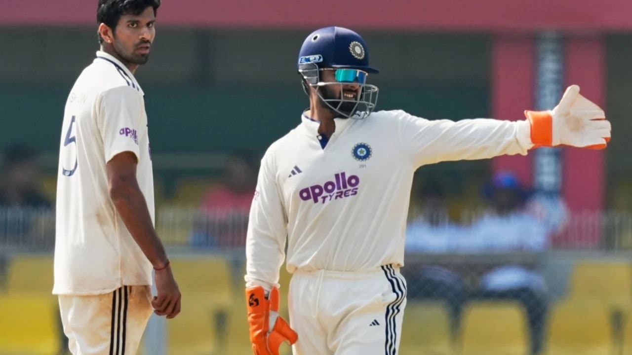 Gautam Gambhir was seen having an animated conversation with his teammate 