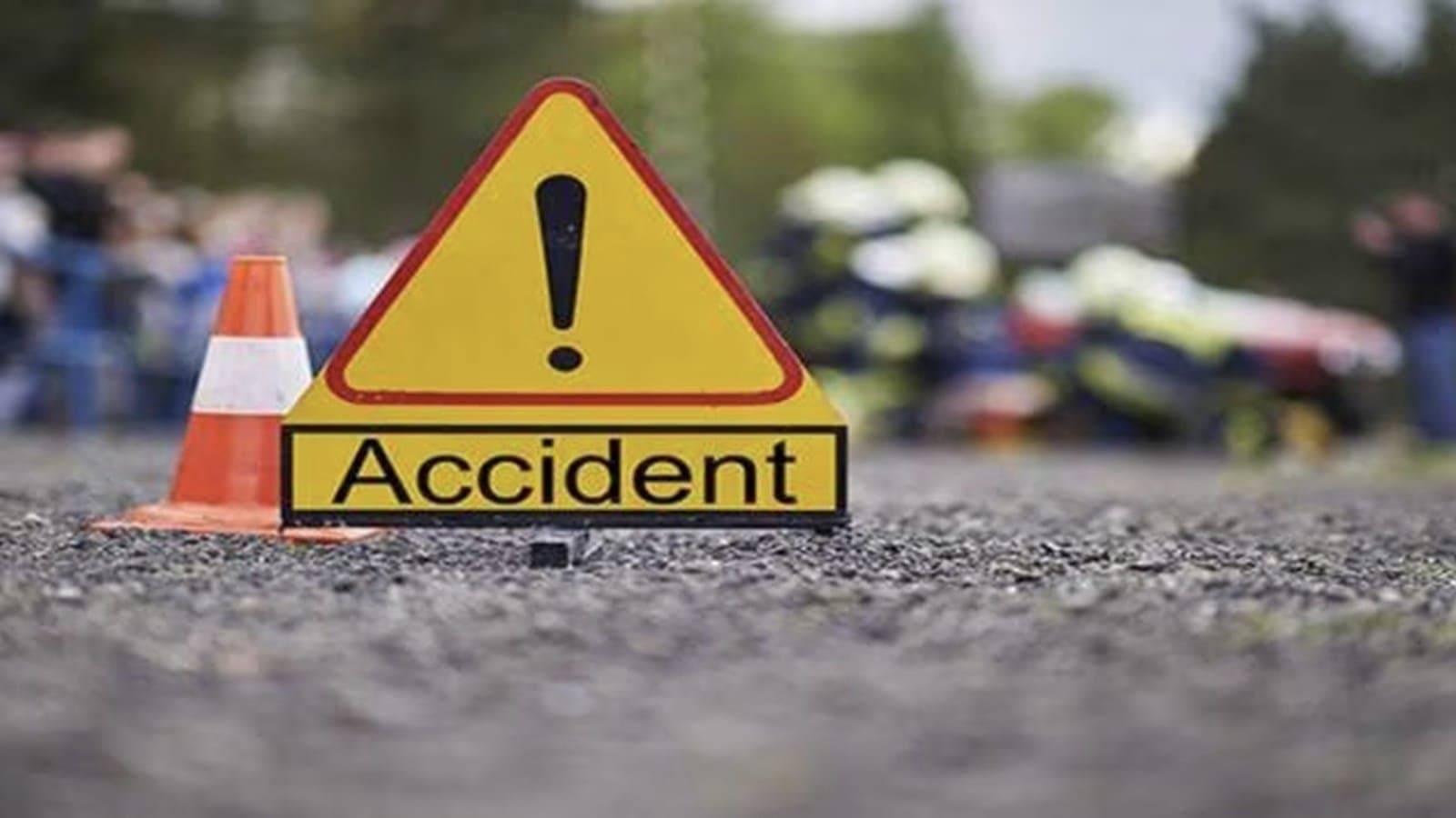 Four members of a family killed in road accident in Cooch Behar gnr 