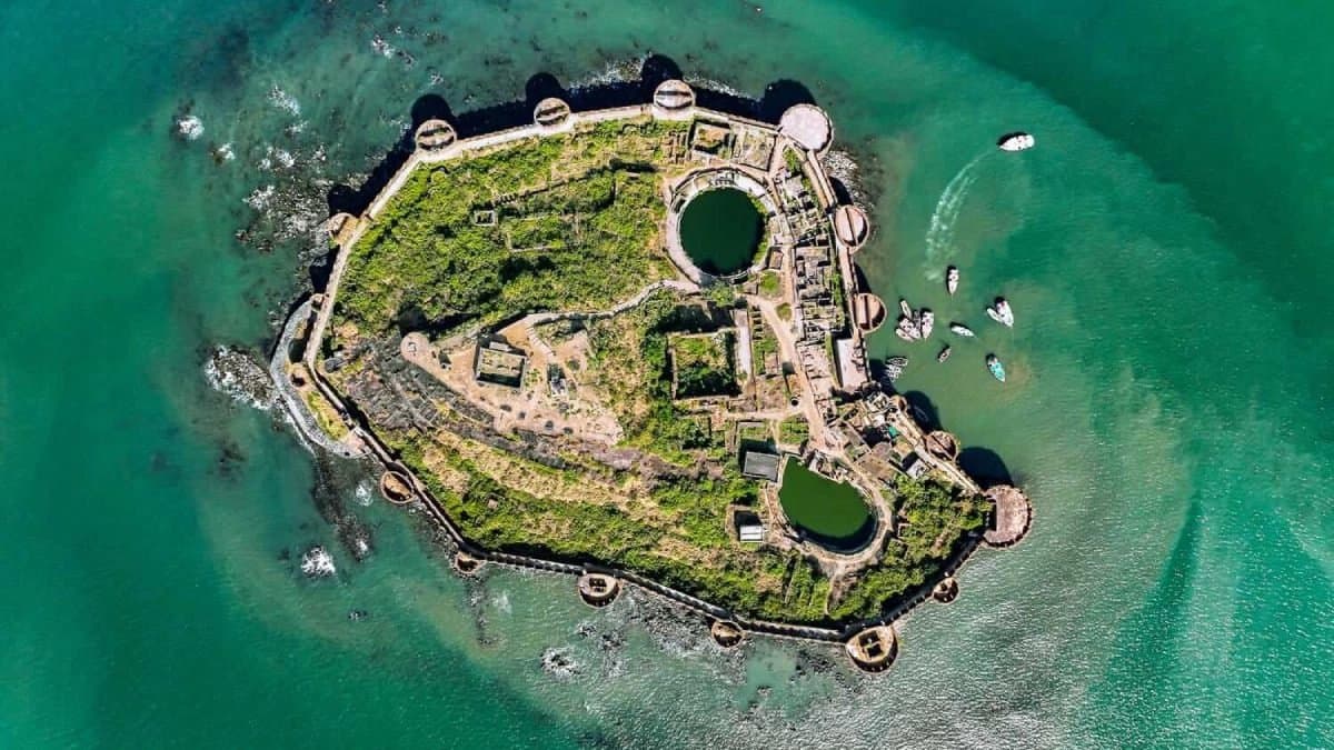 Mysterious Murud Janjira Fort was built at the middle of the Arabian Sea