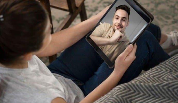 Long Distance Relationship: ভৌগোলিক দূরত্ব বাড়িয়ে দিচ্ছে মনের অমিল? লং ডিসট্যান্স রিলেশনশিপের সফর মধুর করে তুলবেন কীভাবে? 