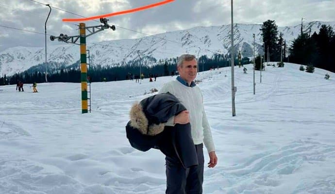 Never Seen Gulmarg So Dry In Winter: Omar Abdullah