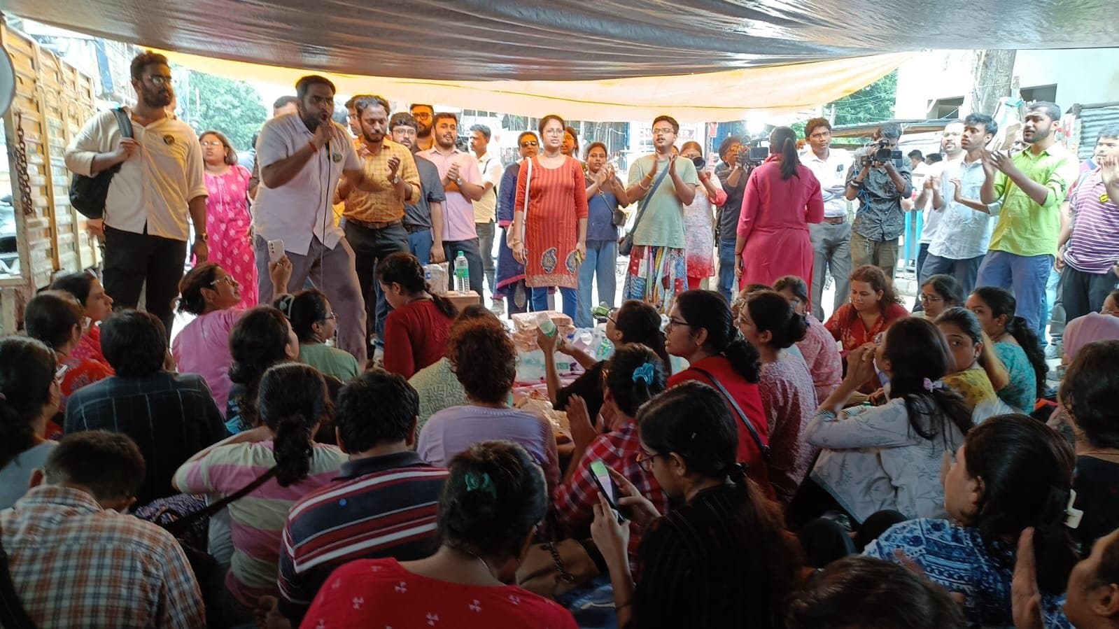 Doctor's Protest continue on Tuesday after a sleepless night in front of lalbazar