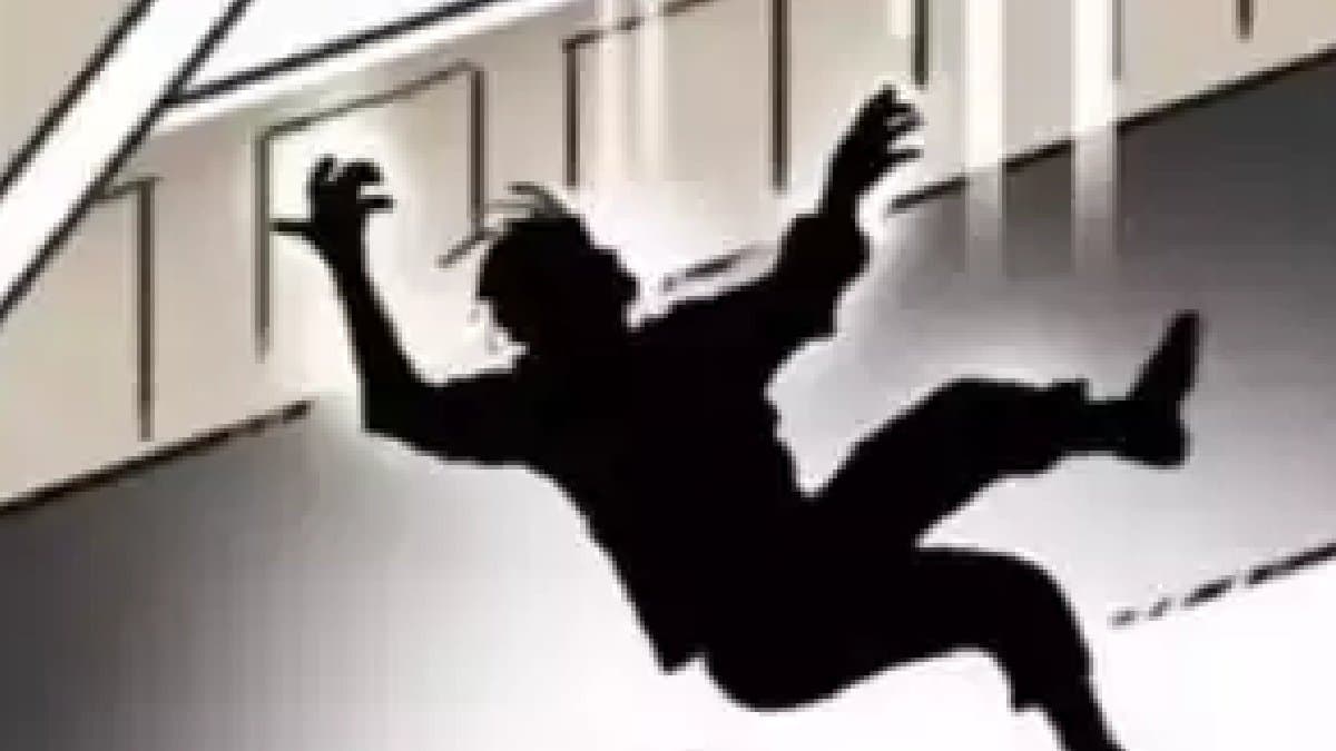 IT Worker jumps from offce building in Kolkata 