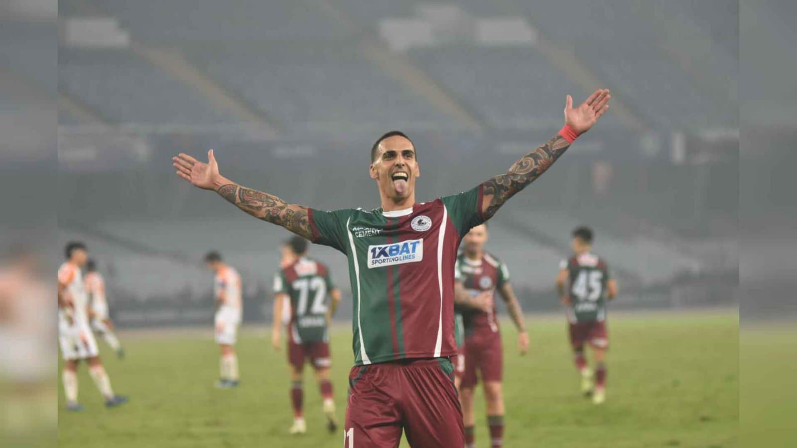 Mohun Bagan defeat Kerala Blasters at home with two late goals from Cummins and Alberto spt 