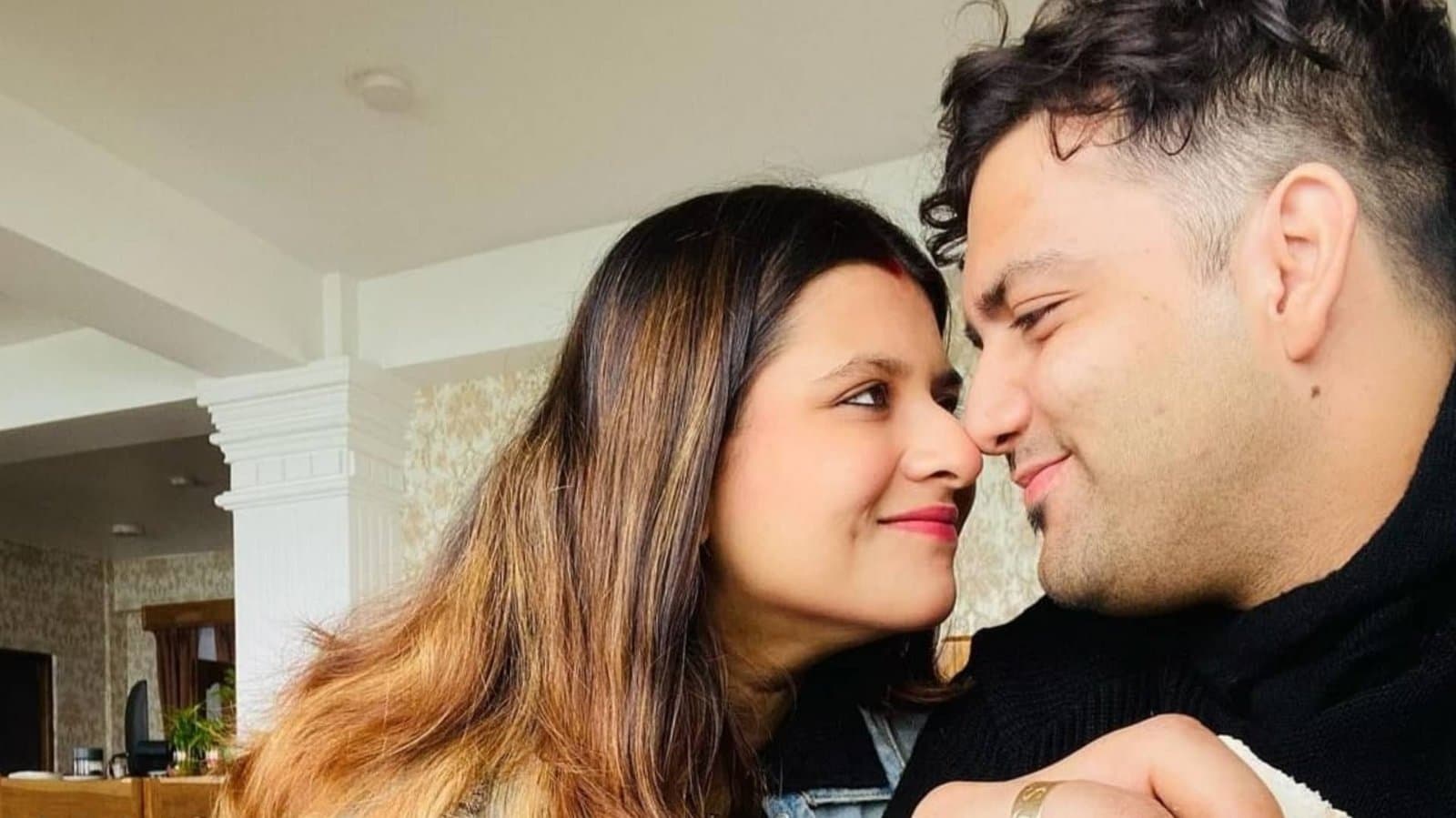 লেপের তলায় উষ্ণ চুমু, মধুচন্দ্রিমায় আর কী করলেন? ছবি পোস্ট অভিনেত্রী রূপসা চট্টোপাধ্যায়ের