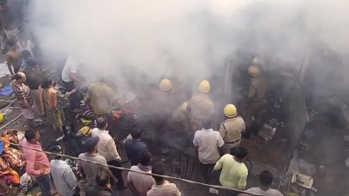 Massive fire breaks out in Barasat market gnr 