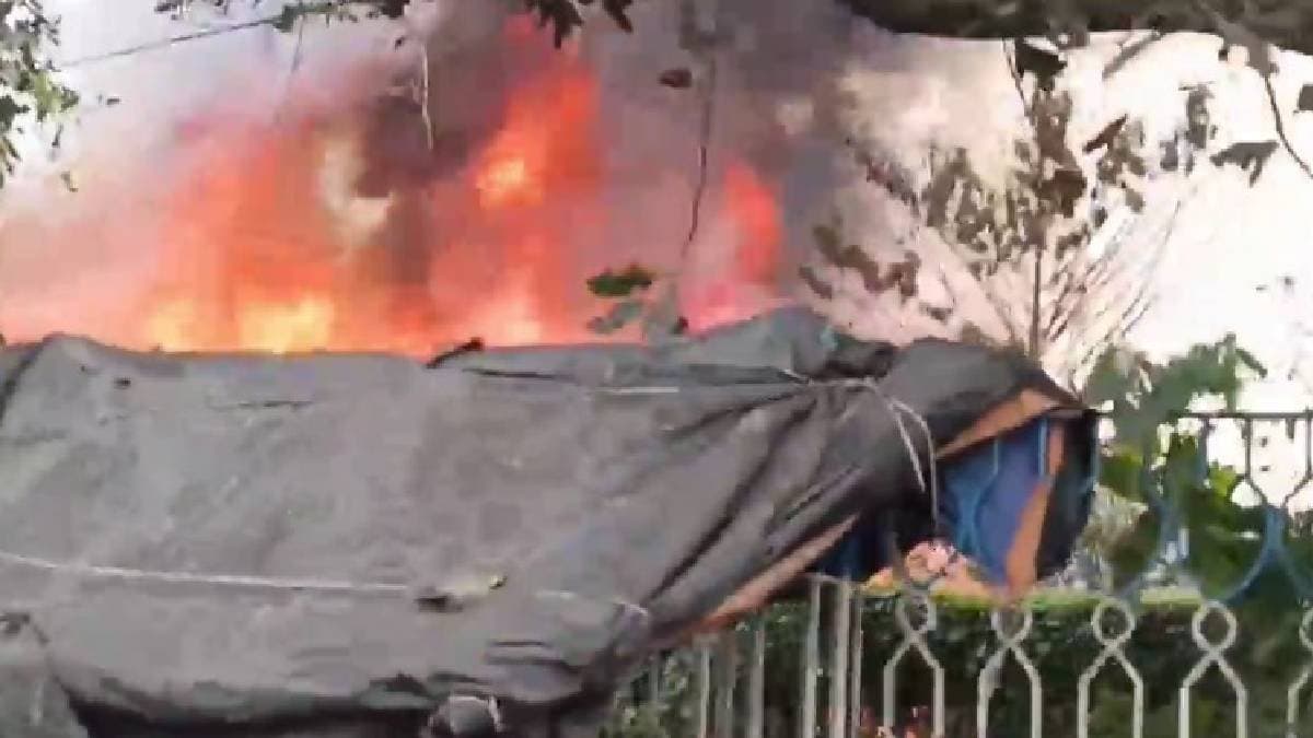 fire broke out in a multi-storey adjoining slum in Topsia burning several houses to ashes gnr