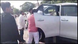 Bjp workers pushing constable into car gnr 