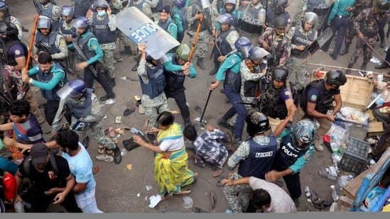 a lawyer saiful islam killed in clashes over hindu priests chinmoy das arrest in Bangladesh_gnr